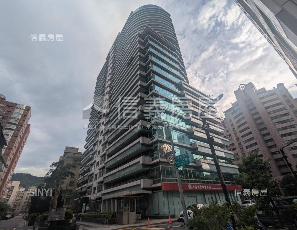 僑泰財經首席社區外觀及周邊環境