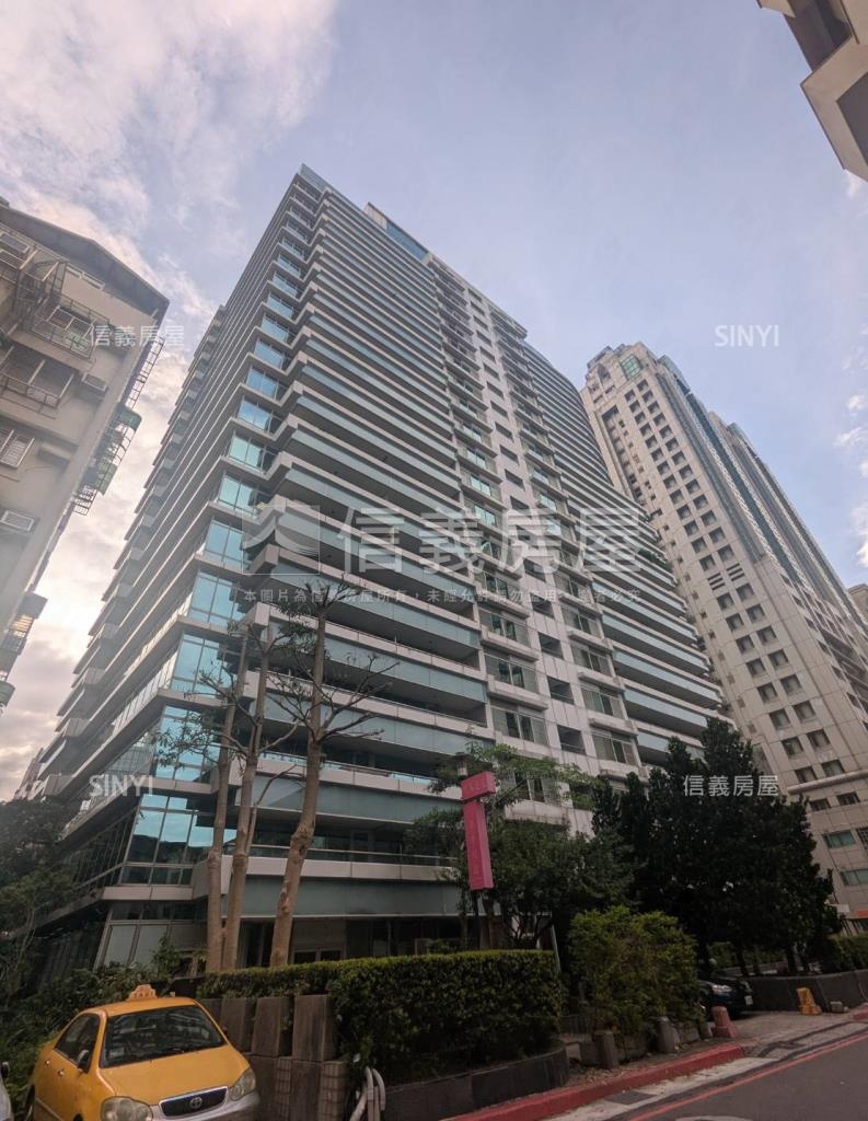 僑泰財經首席社區外觀及周邊環境
