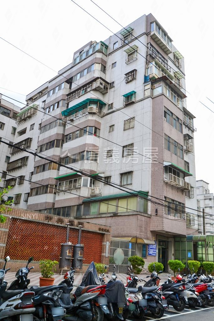 中央名門社區外觀及周邊環境