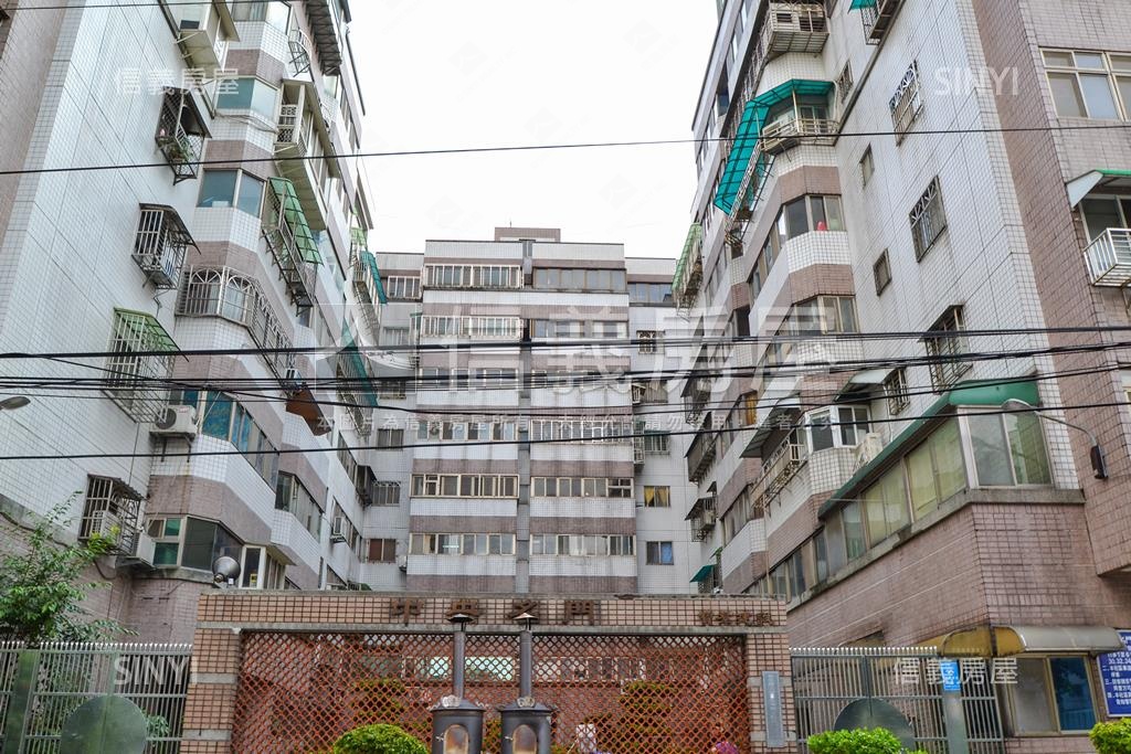 中央名門社區外觀及周邊環境
