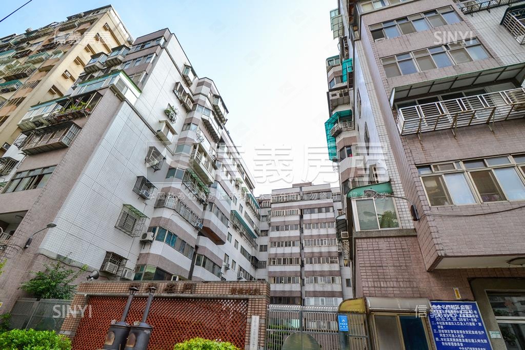 中央名門社區外觀及周邊環境