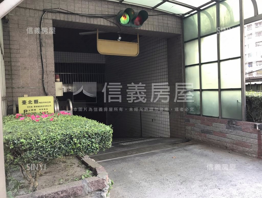 中央名門社區外觀及周邊環境