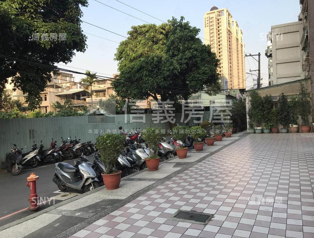 中央名門社區外觀及周邊環境