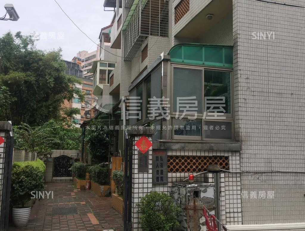 名人別墅社區外觀及周邊環境