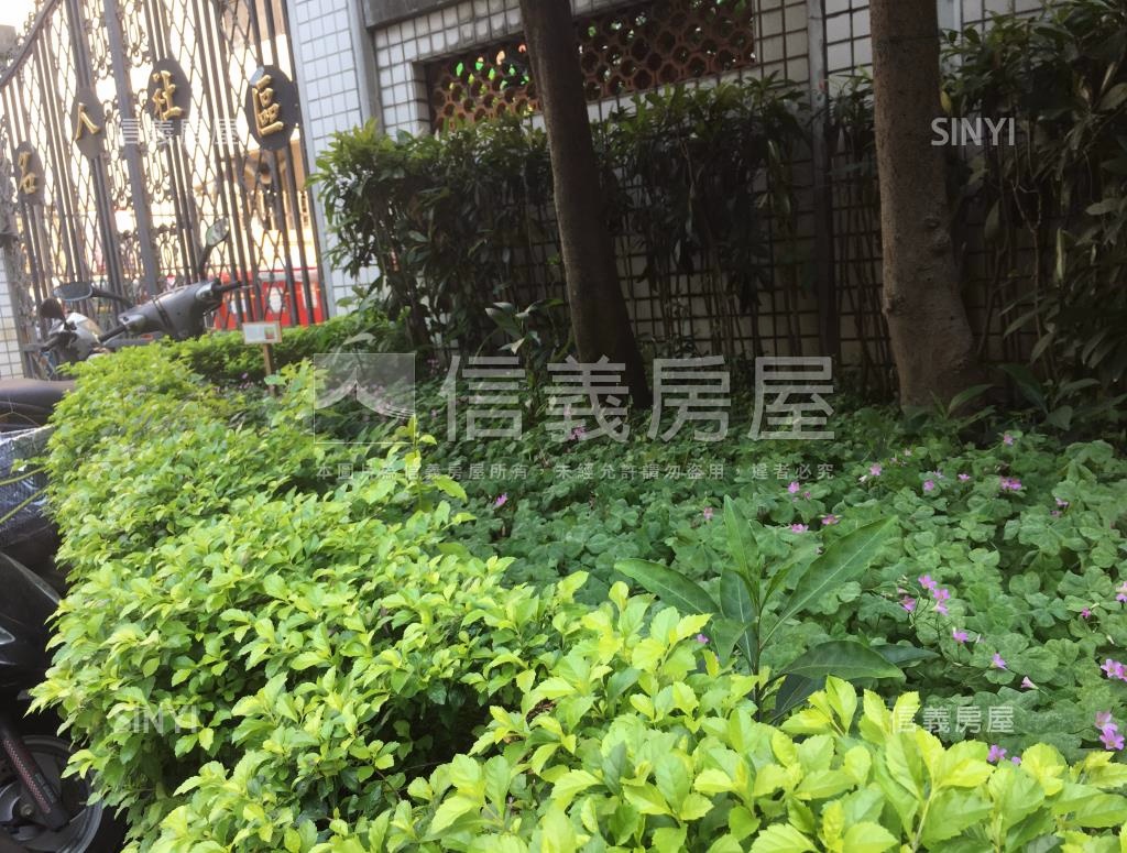 名人別墅社區外觀及周邊環境