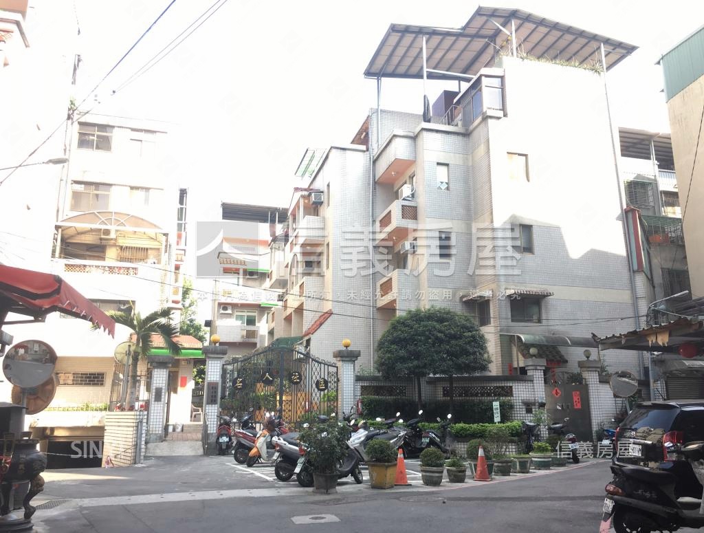 名人別墅社區外觀及周邊環境