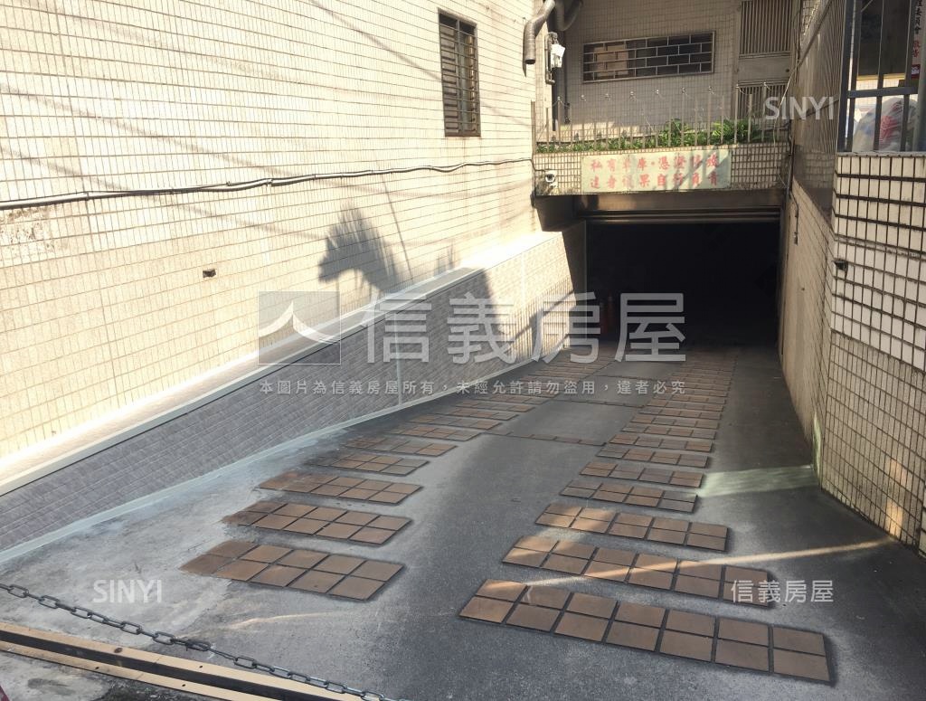 名人別墅社區外觀及周邊環境
