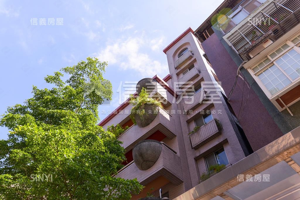 仁愛名廬社區外觀及周邊環境