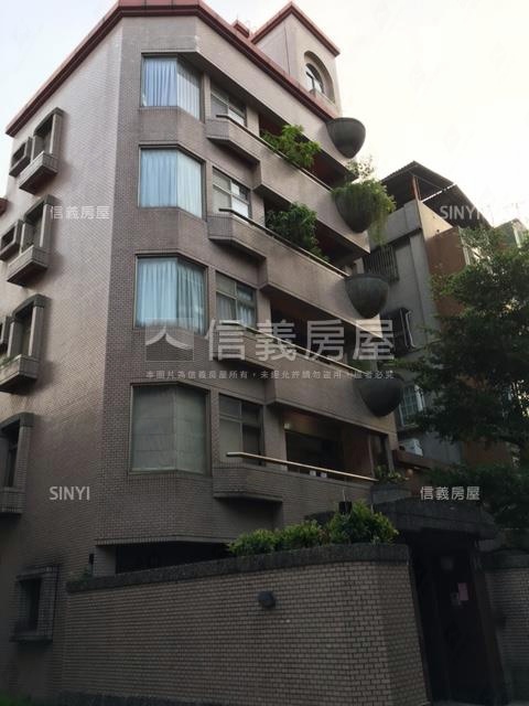 仁愛名廬社區外觀及周邊環境