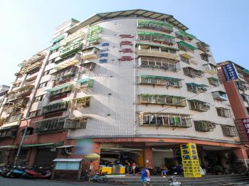 仁愛名爵