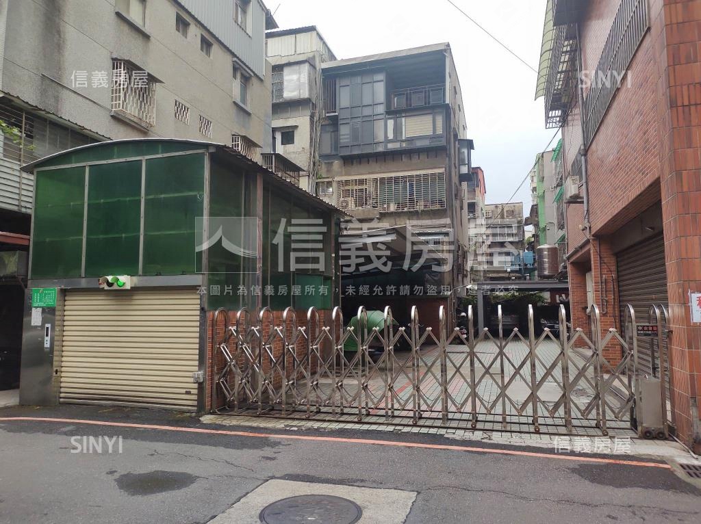 冠軍名門社區外觀及周邊環境