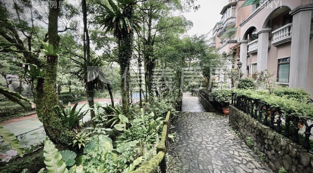 瓏山林社區外觀及周邊環境