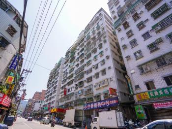 新殿富邑