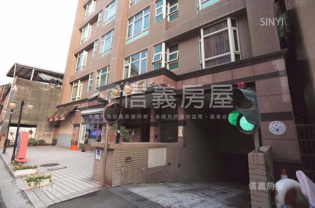 雲崗捷運森活館社區外觀及周邊環境