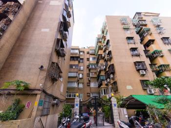 公教中央集合住宅