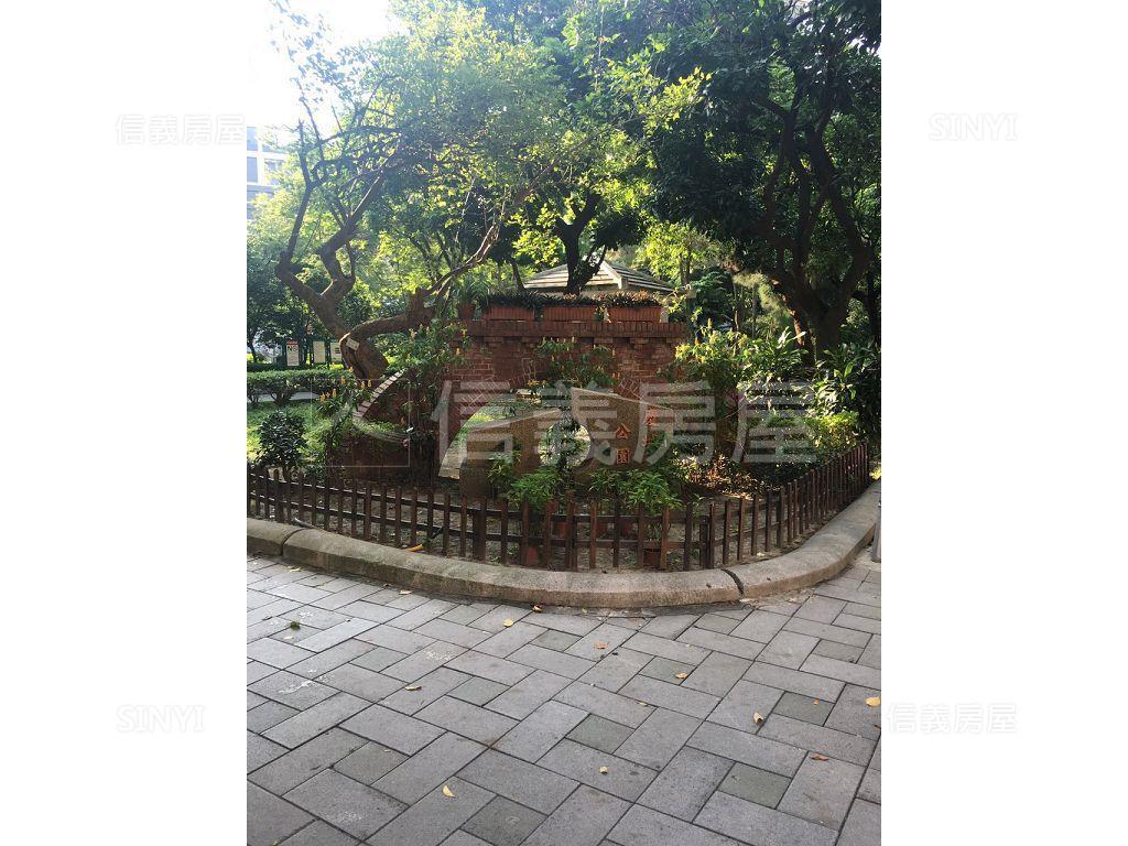 慶城公園華廈社區外觀及周邊環境