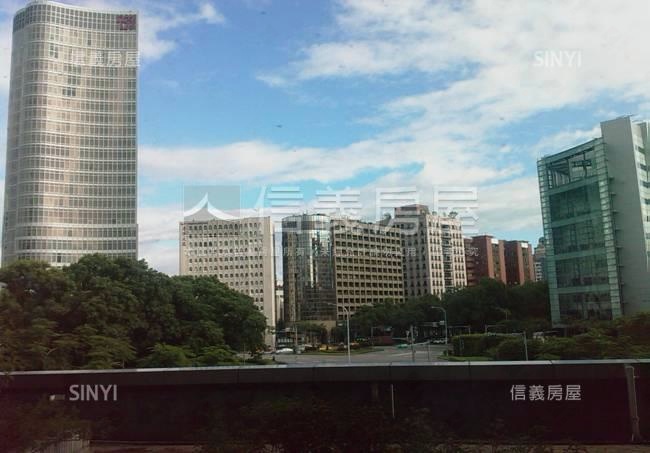 國泰世華銀行大樓社區外觀及周邊環境