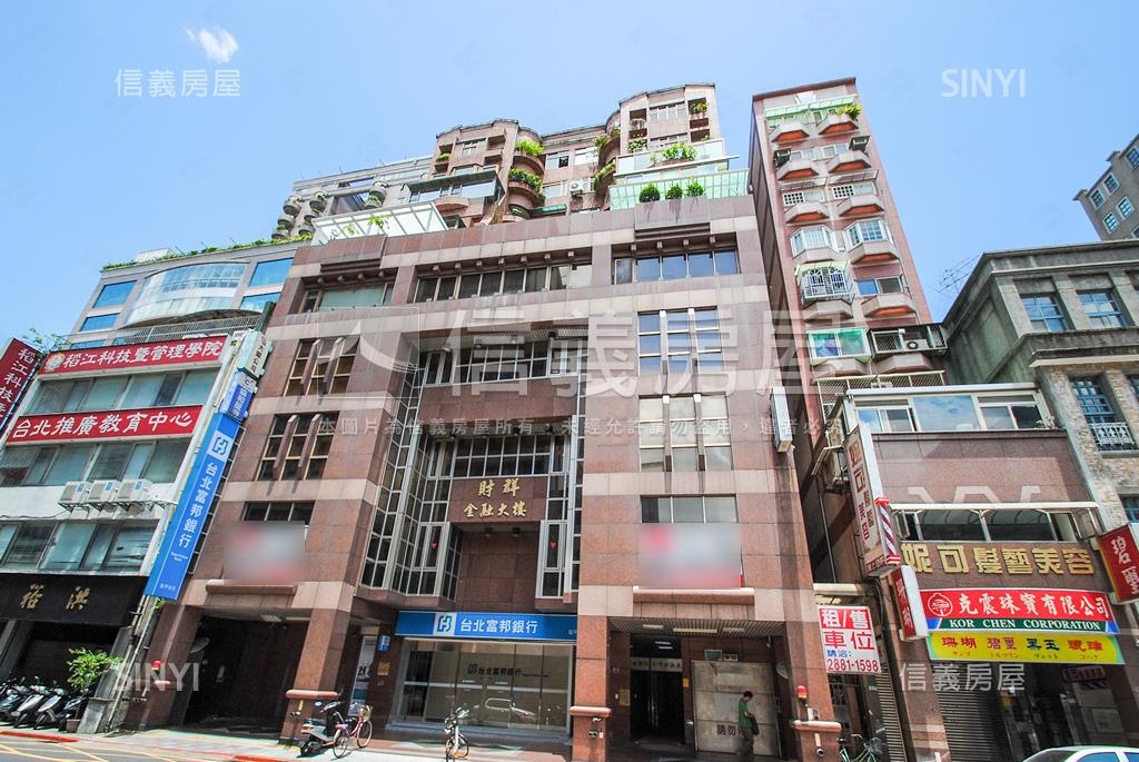 財群金融大樓社區外觀及周邊環境