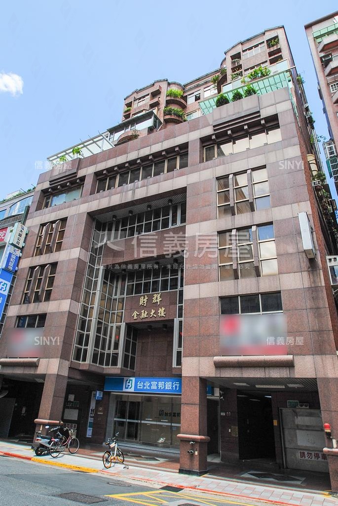 財群金融大樓社區外觀及周邊環境