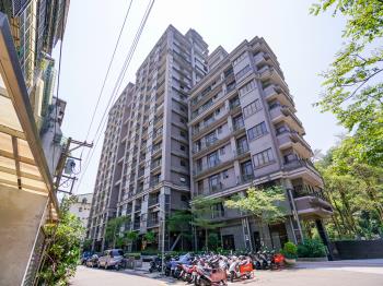 新陛潭