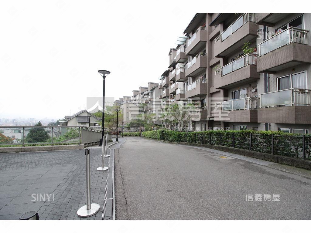 曉山青社區外觀及周邊環境