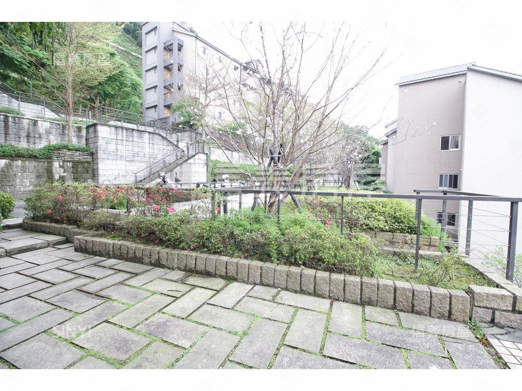 曉山青社區外觀及周邊環境