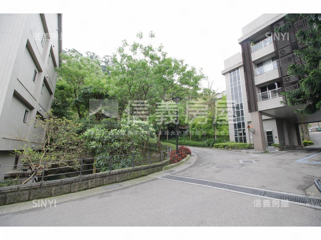 曉山青社區外觀及周邊環境