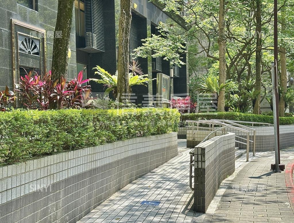 時代廣場社區外觀及周邊環境
