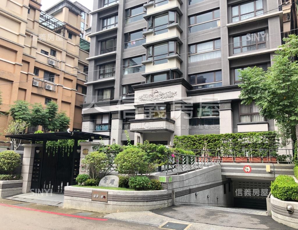 首耀社區外觀及周邊環境