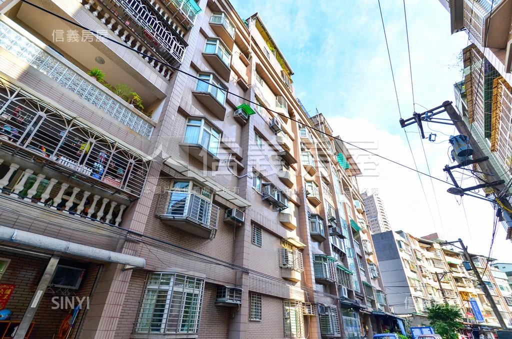 統帥首府社區外觀及周邊環境