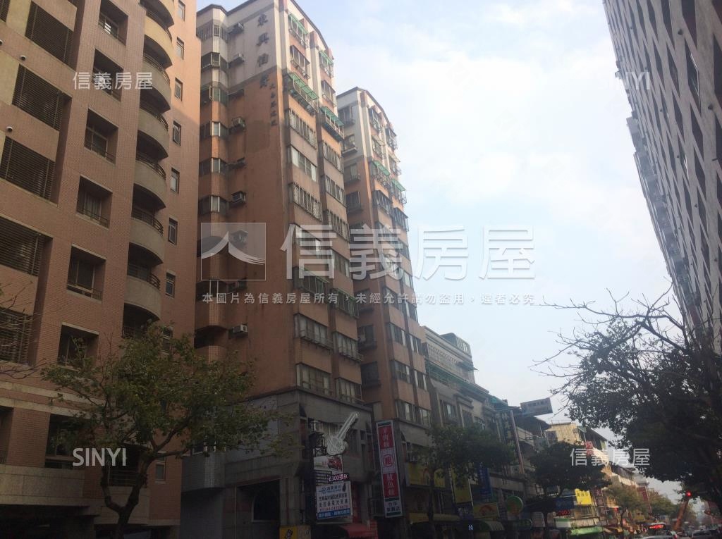 東興伯爵社區外觀及周邊環境