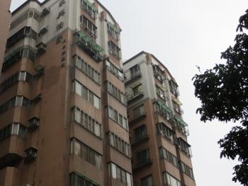 東興伯爵