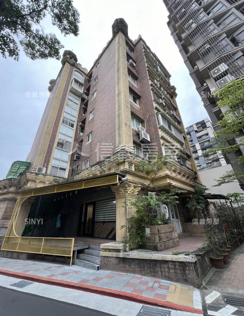 亞曼尼社區外觀及周邊環境