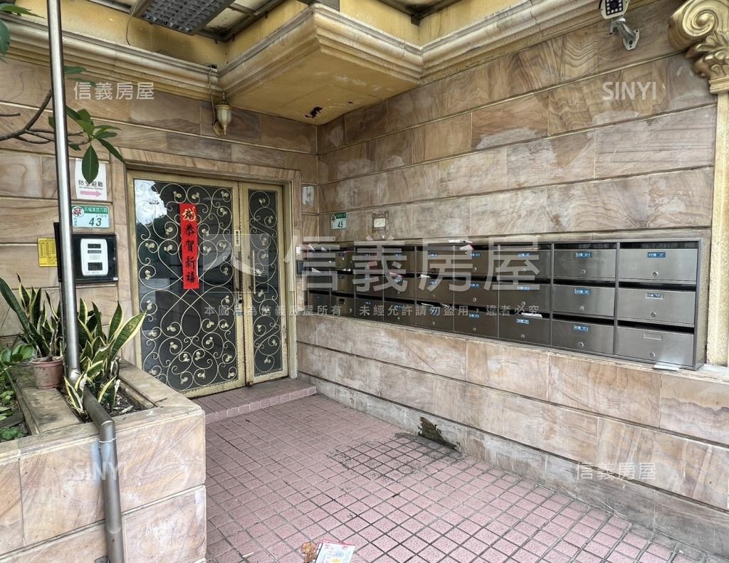 亞曼尼社區外觀及周邊環境