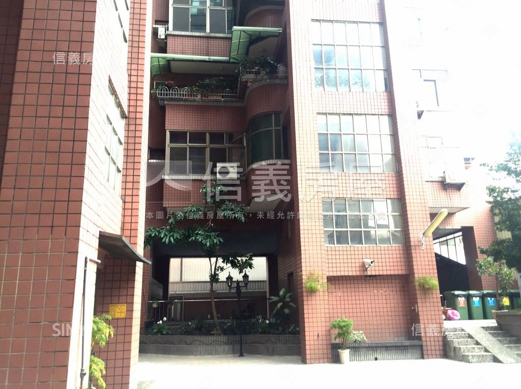 龍門大地社區外觀及周邊環境