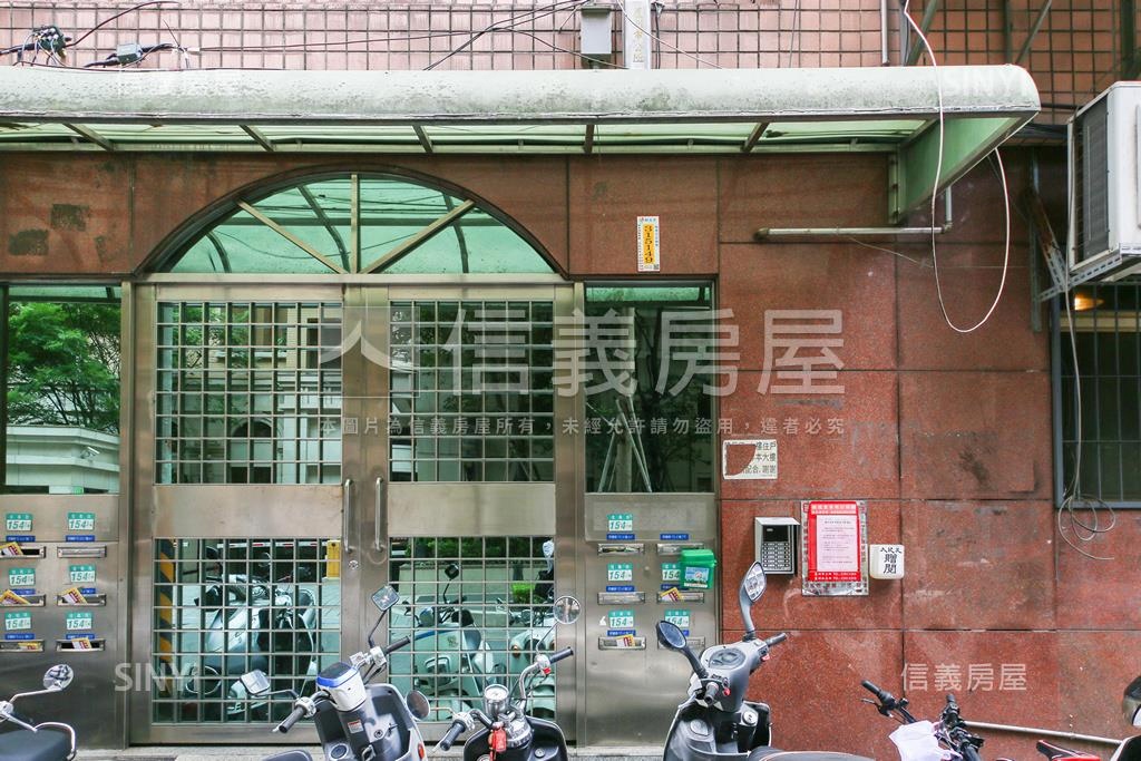 信義路華廈社區外觀及周邊環境