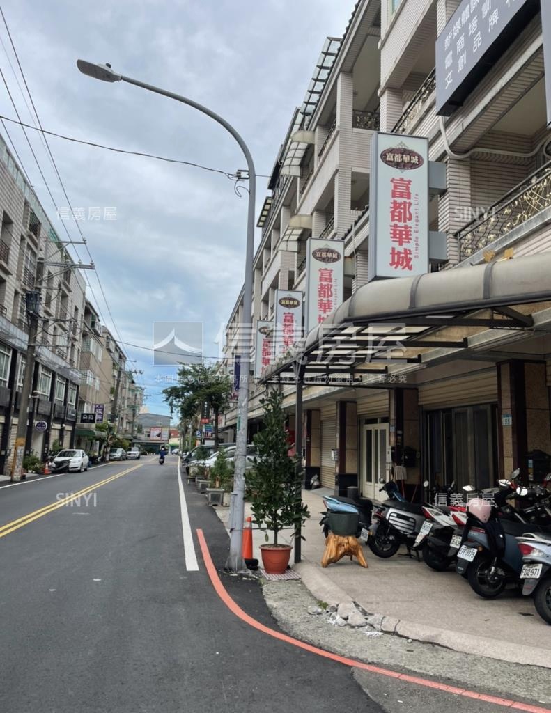 富都華城社區外觀及周邊環境
