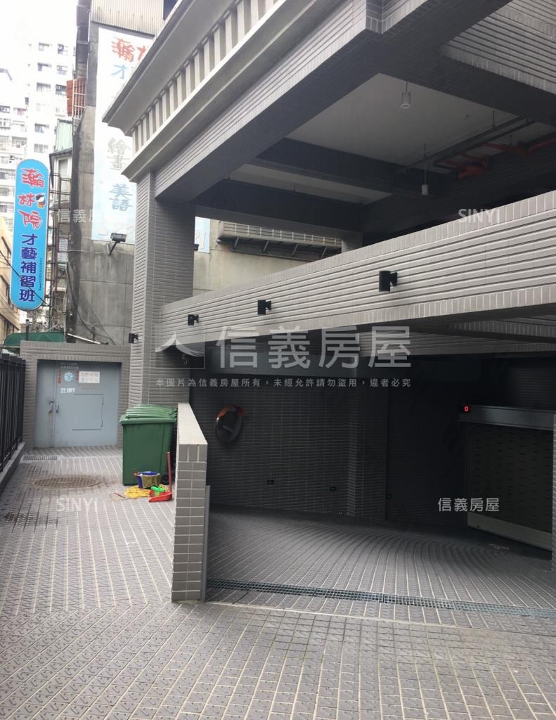 中正威登社區外觀及周邊環境