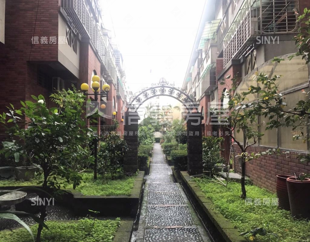 君臨天下(華廈)社區外觀及周邊環境