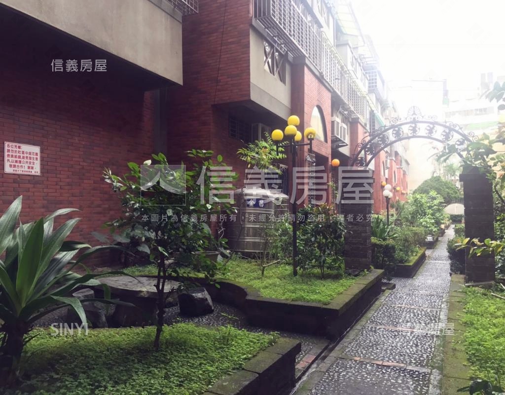 君臨天下(華廈)社區外觀及周邊環境