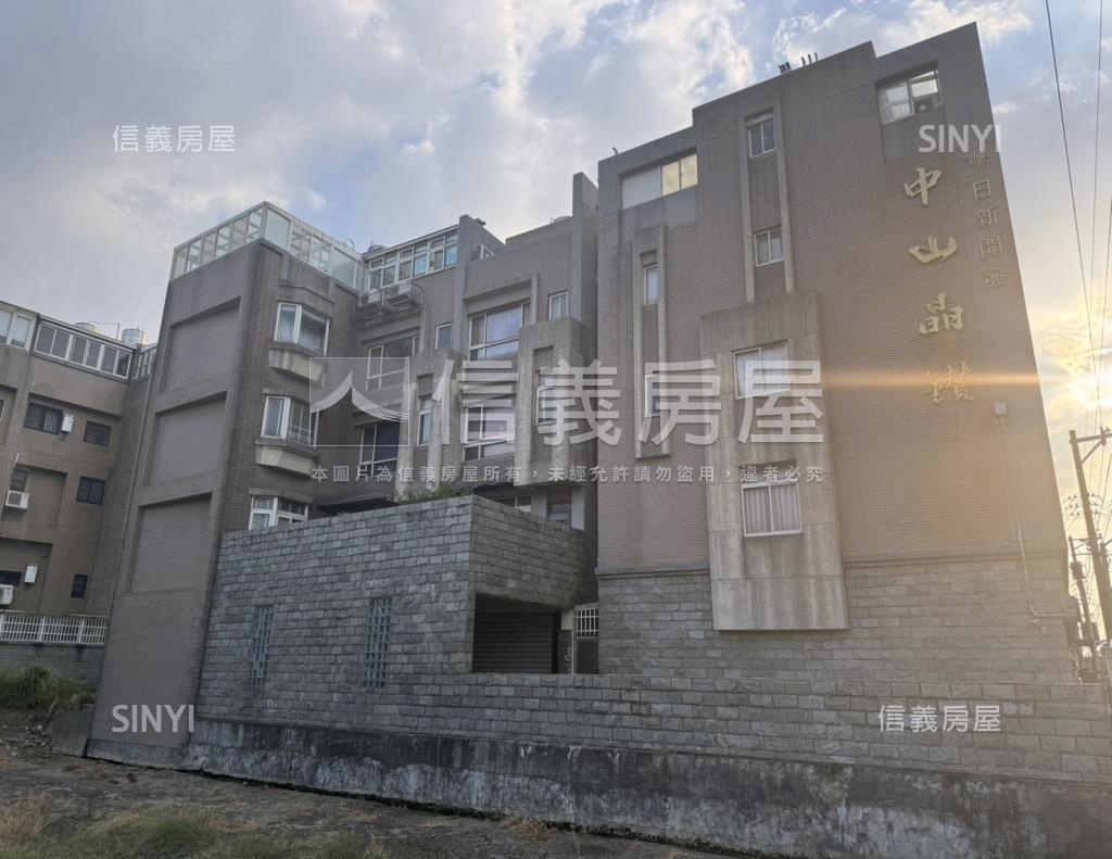 中山晶鑽社區外觀及周邊環境