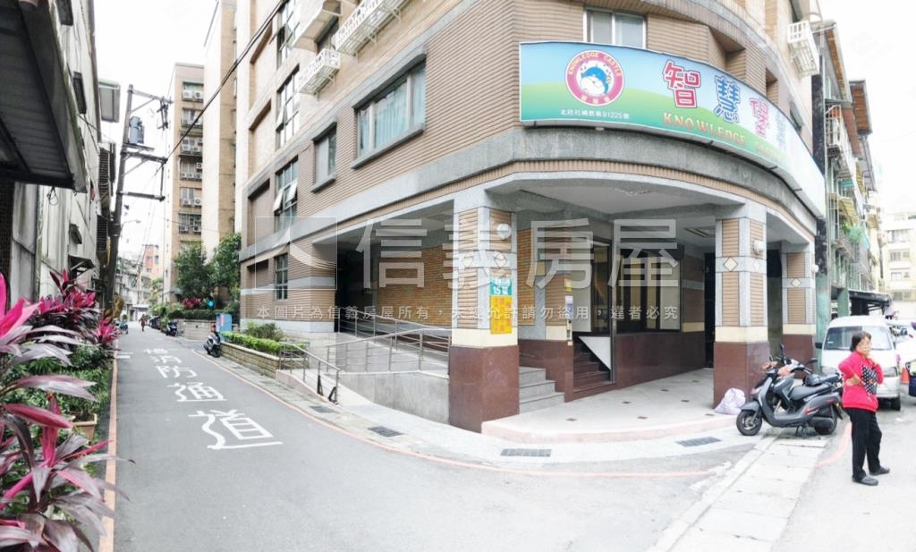 秀峰庭二期社區外觀及周邊環境