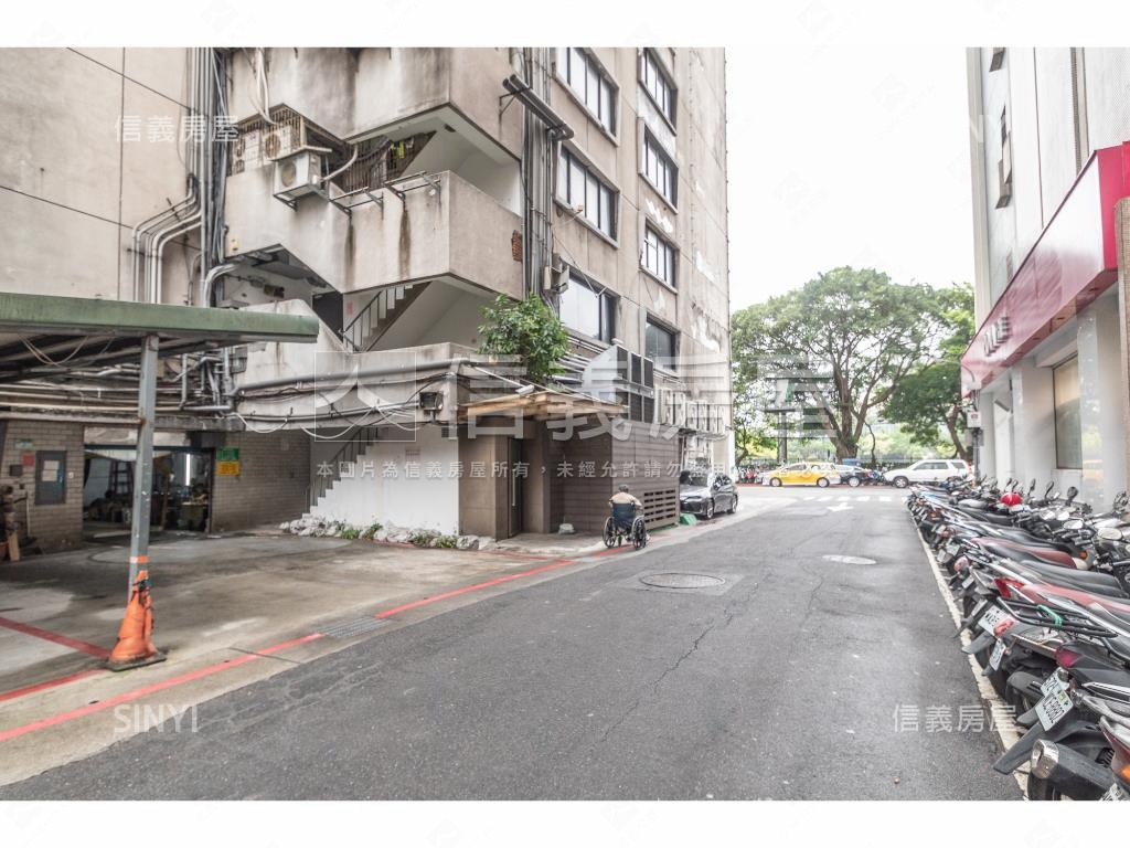 三傑大廈社區外觀及周邊環境