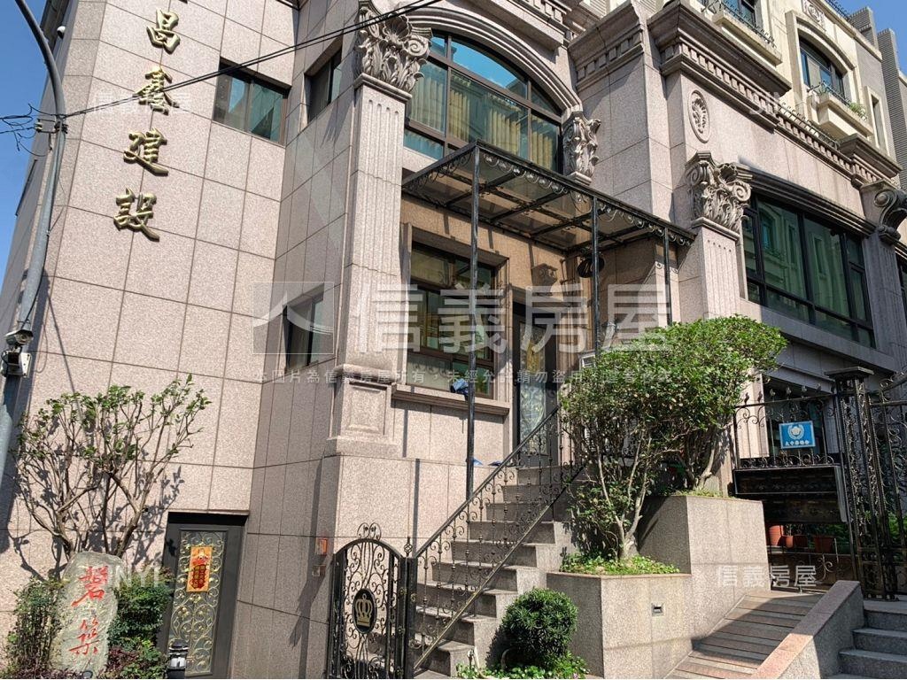 首富磐築-B區社區外觀及周邊環境