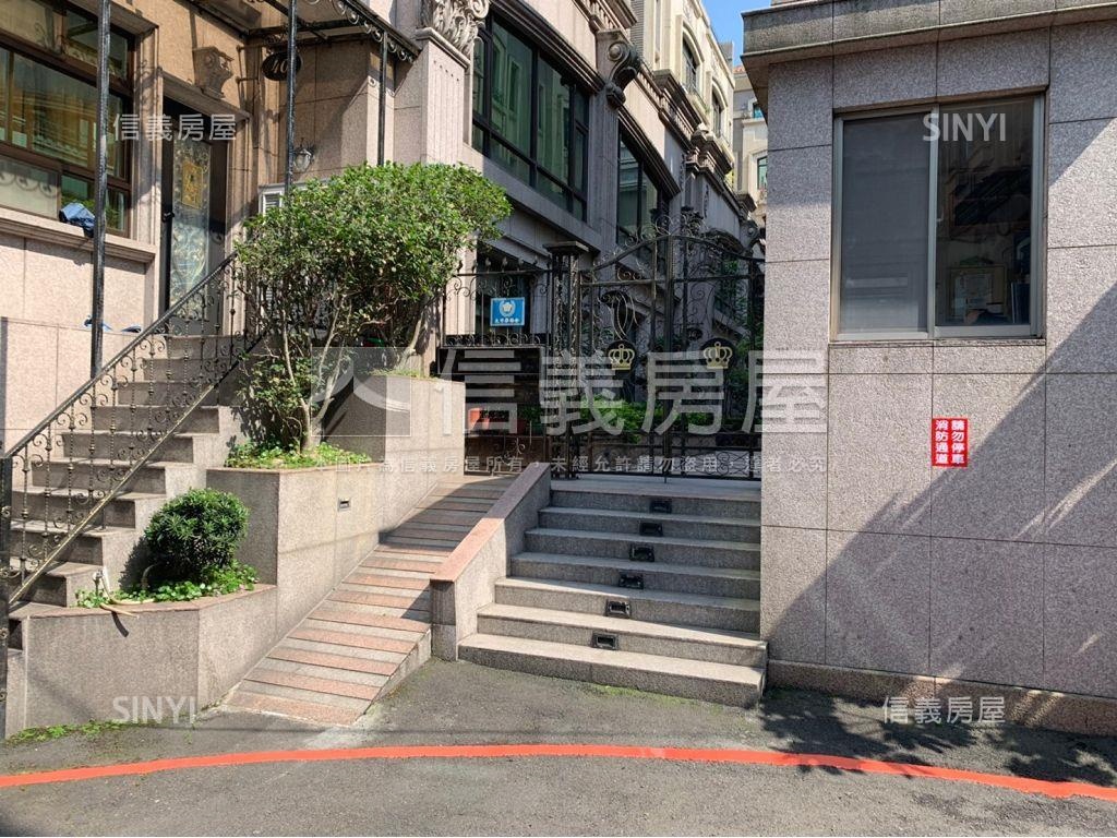 首富磐築-B區社區外觀及周邊環境