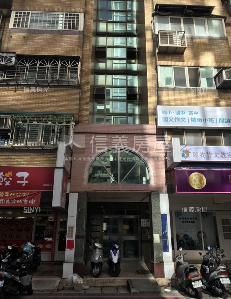 模範家園社區外觀及周邊環境