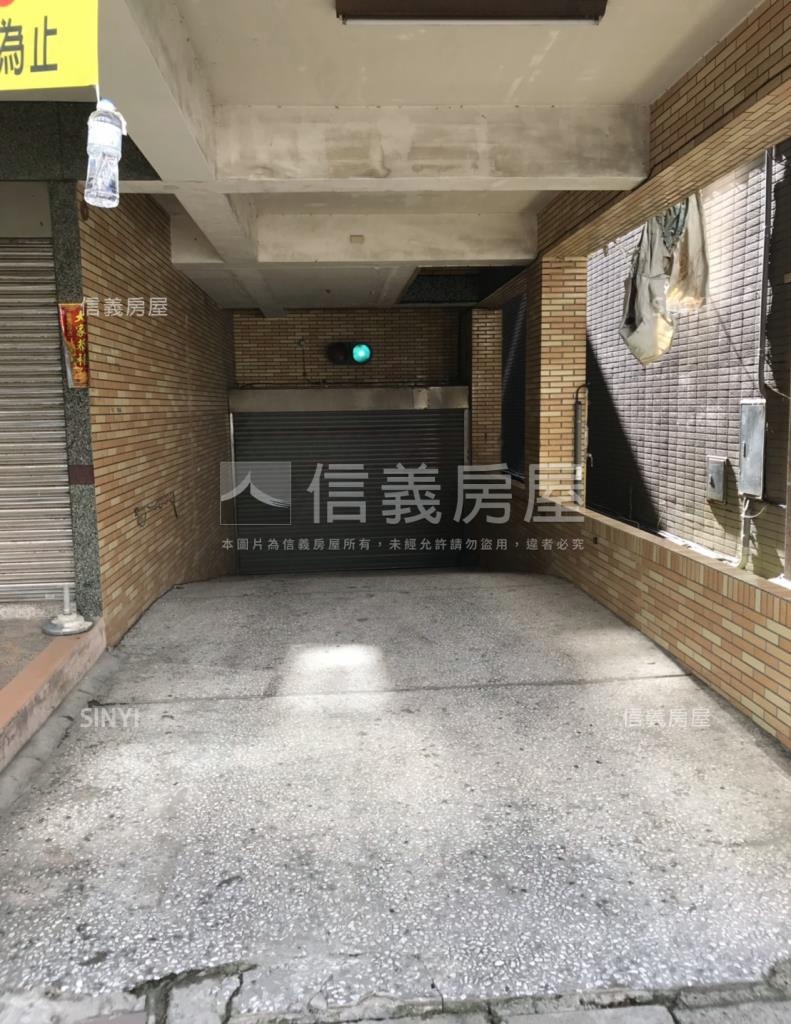 模範家園社區外觀及周邊環境