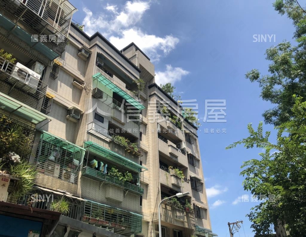 萬大名邸社區外觀及周邊環境