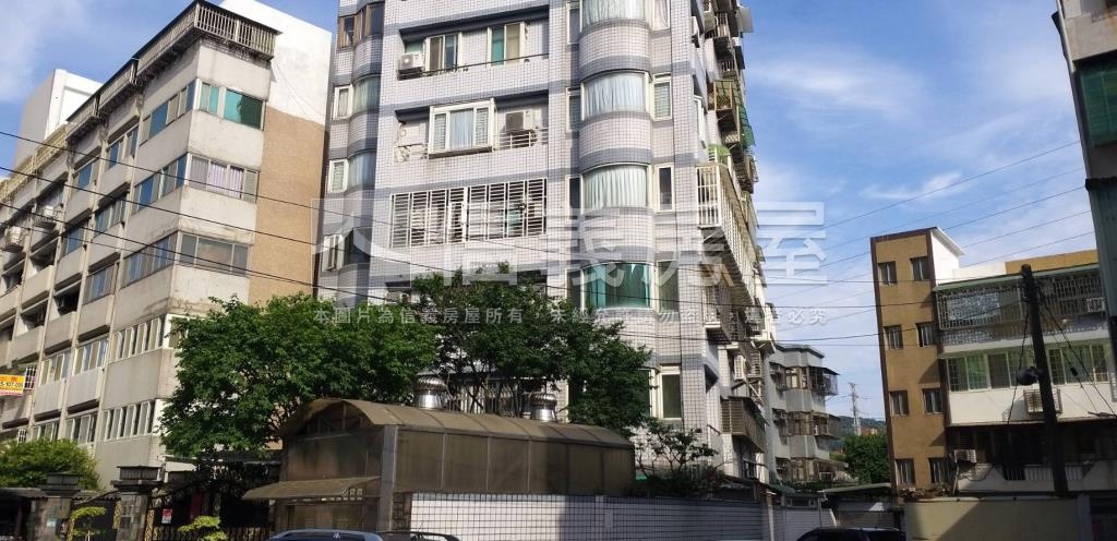 中山北路五段811巷華廈社區外觀及周邊環境