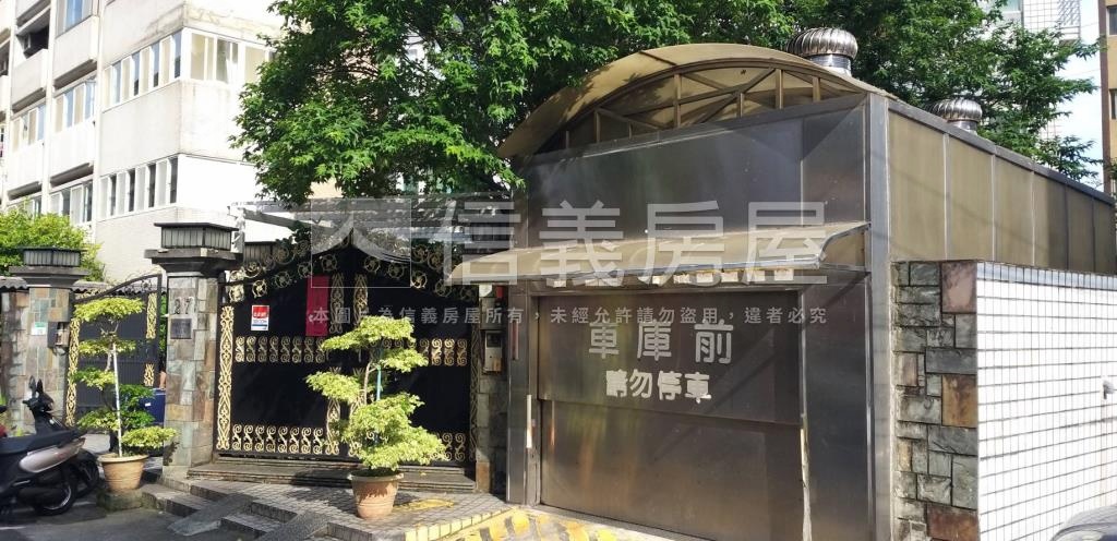 中山北路五段811巷華廈社區外觀及周邊環境